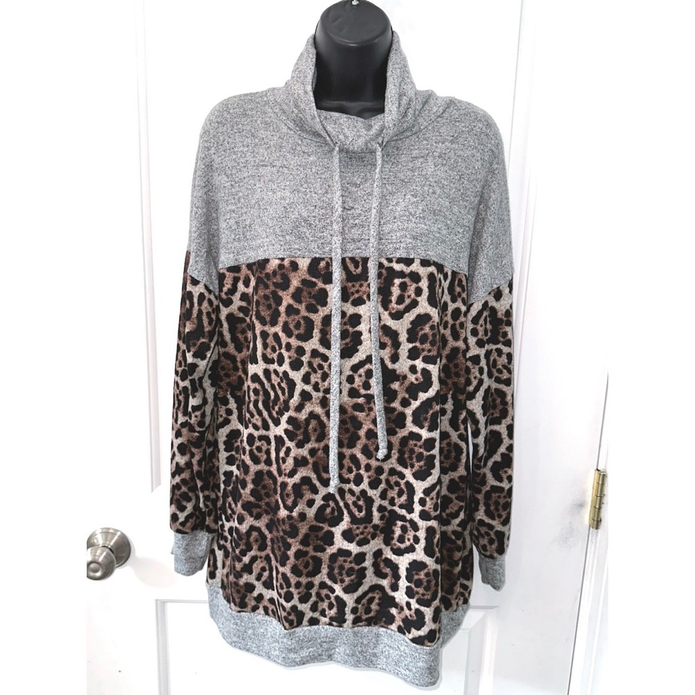 Magic Fit Leopard Colorblock Tunic Top - Picture 2 of 7